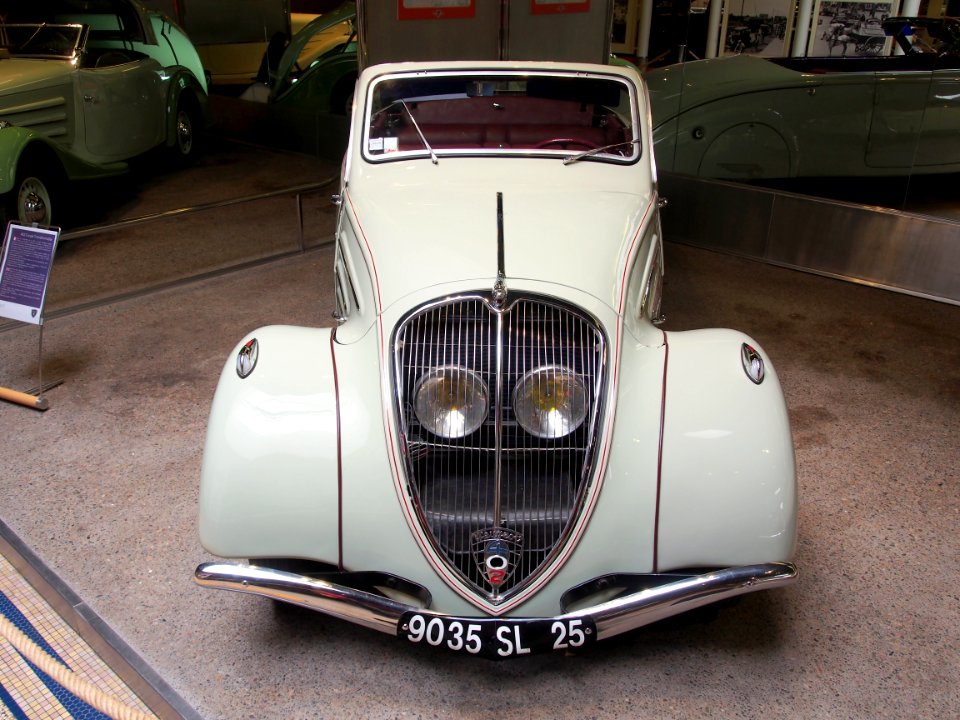 1937_Peugeot_402_photo_2