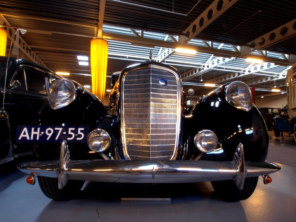 1937_Lincoln_K363A_Converible_Sedan_pic12