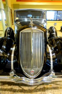 1937_Pierce-Arrow_Town_Car_-_Automobile_Driving_Museum_-_El_Segundo,_CA_-_DSC02314