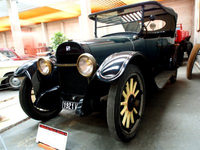 1921_Buick_six_49,_6_cylinder,_3,67_litres_pic3