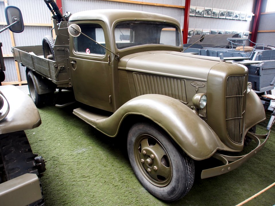 1939_Ford_V8,_photographed_at_the_Aalborg_Forsvars-_og_Garnisonsmuseum