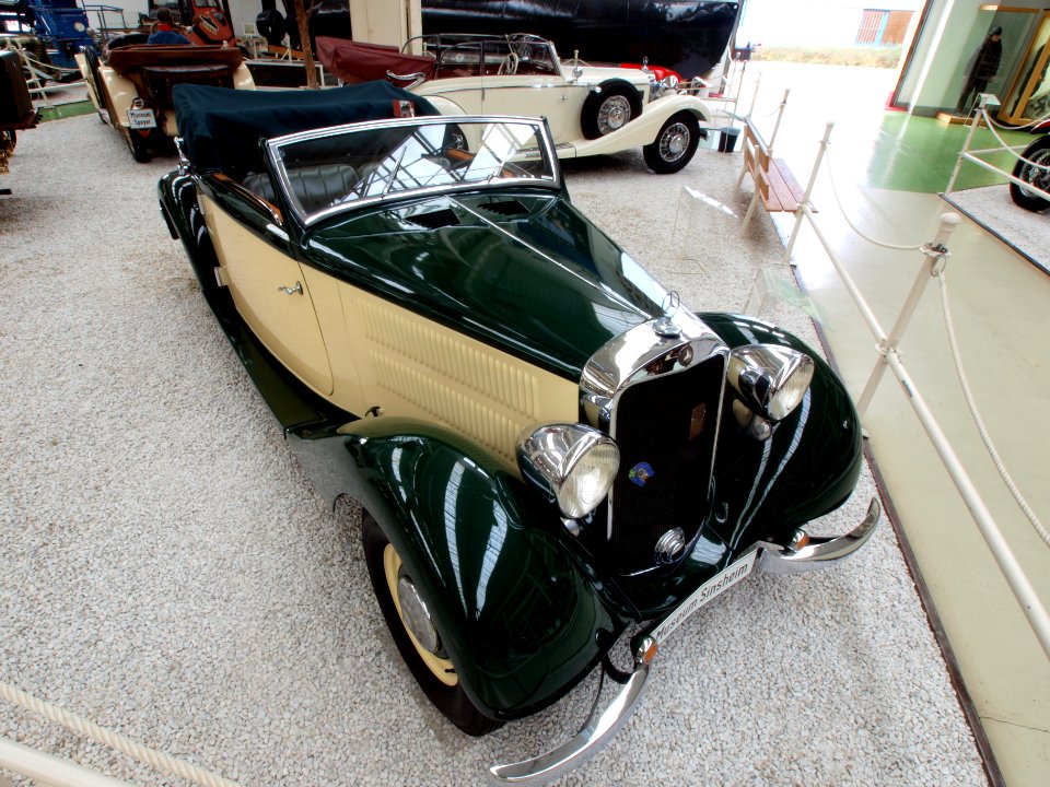 1939_Mercedes_Benz_230_Cabriolet_A_pic3