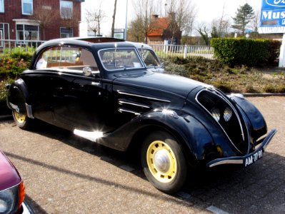1939_Peugeot_402_B_E,_pict2