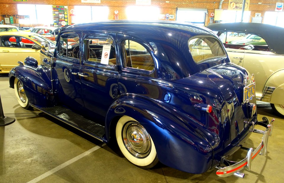 1939_Chevrolet_Master_Deluxe_-_Automobile_Driving_Museum_-_El_Segundo,_CA_-_DSC01646
