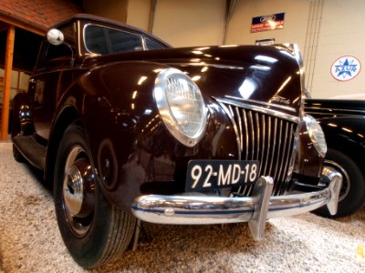 1939_Ford_76_Cabriolet_pic2
