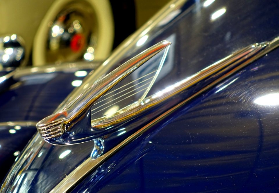 1939_Chevrolet_Master_Deluxe_ornament_-_Automobile_Driving_Museum_-_El_Segundo,_CA_-_DSC01644