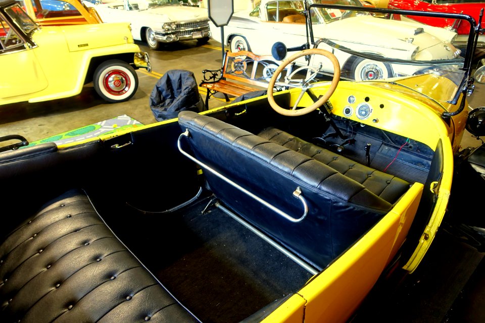 1917_Overland_Runabout_-_Automobile_Driving_Museum_-_El_Segundo,_CA_-_DSC01546