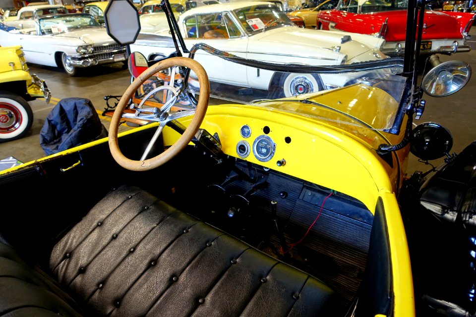 1917_Overland_Runabout_-_Automobile_Driving_Museum_-_El_Segundo,_CA_-_DSC01548