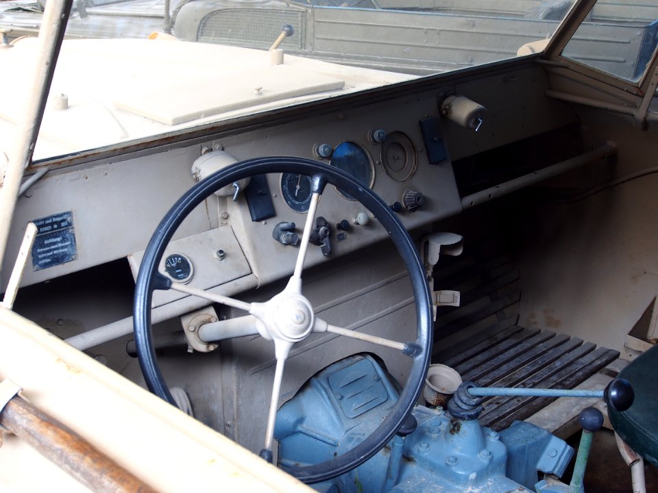 1935_Trippelwagen_(amphibian),_Musée_des_Blindés,_France,_pic-3