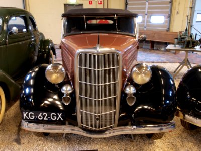 1935_Ford_710_Roadster_pic11