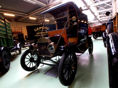 1912_Ford_Model_T_Delivery_Car_pic1