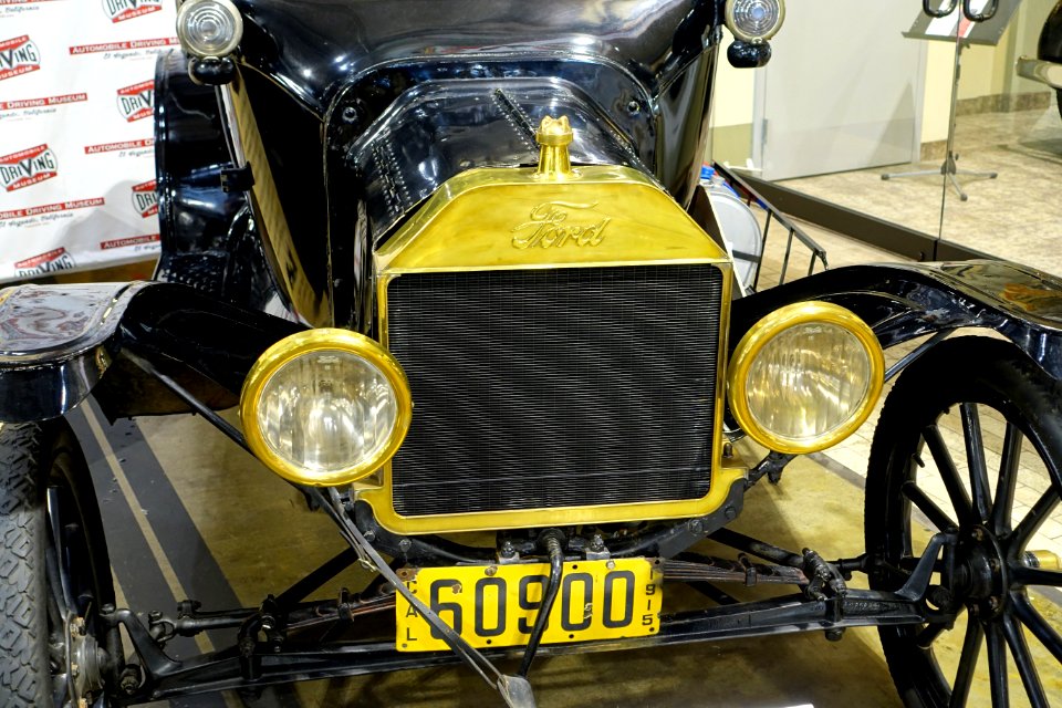 1915_Ford_Model_T_-_Automobile_Driving_Museum_-_El_Segundo,_CA_-_DSC01822
