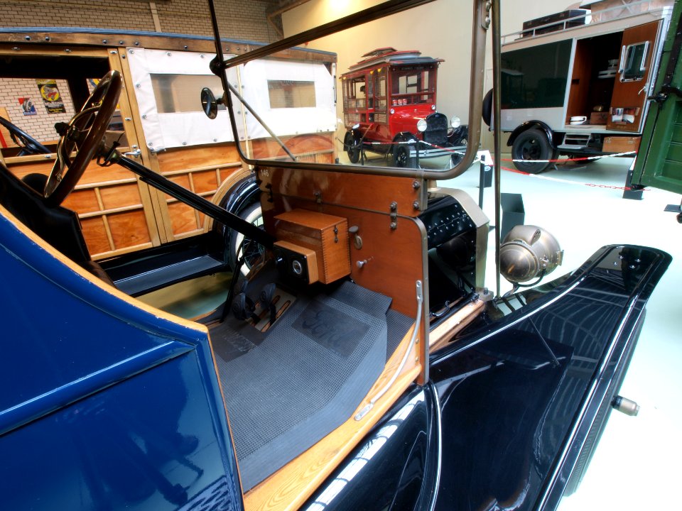 1912_Ford_Model_T_Delivery_Car_pic4