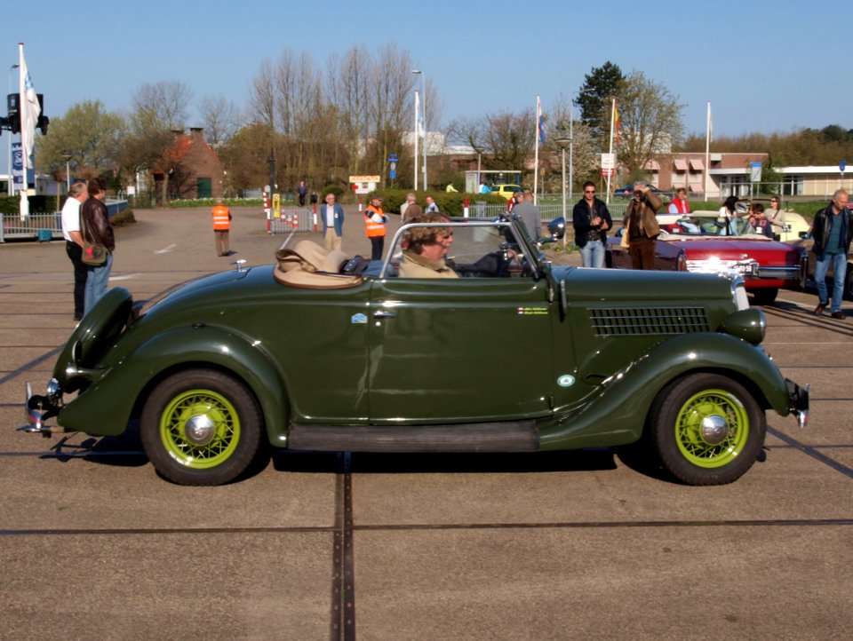 1935_Ford_48,_Dutch_licecence_registration_AM-89-92,_pic1