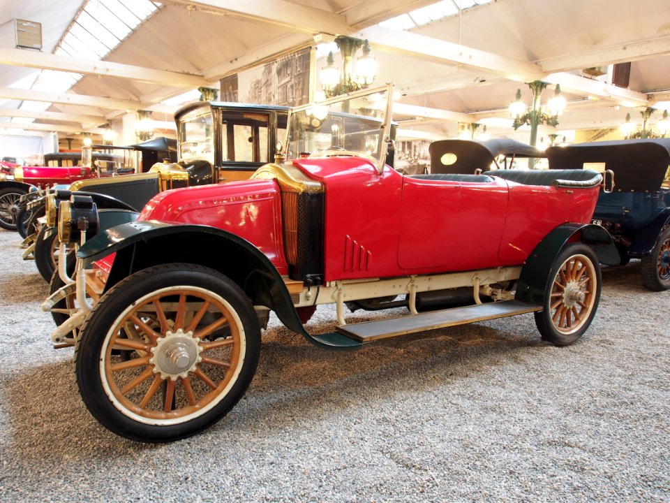 1919_Renault_Torpedo_EU,_4_cylinder,_12hp,_2815cm3,_65kmh,_photo_3