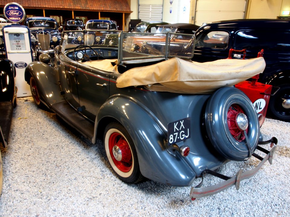 1935_Ford_750_Phaeton,_double_windshields_pic2