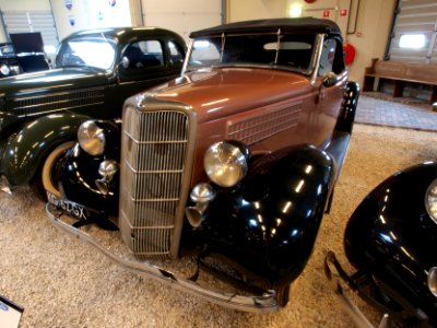 1935_Ford_710_Roadster_pic10