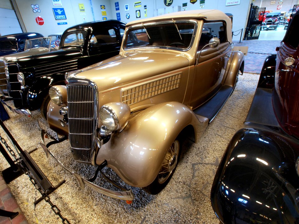 1935_Ford_760_Cabriolet_pic4