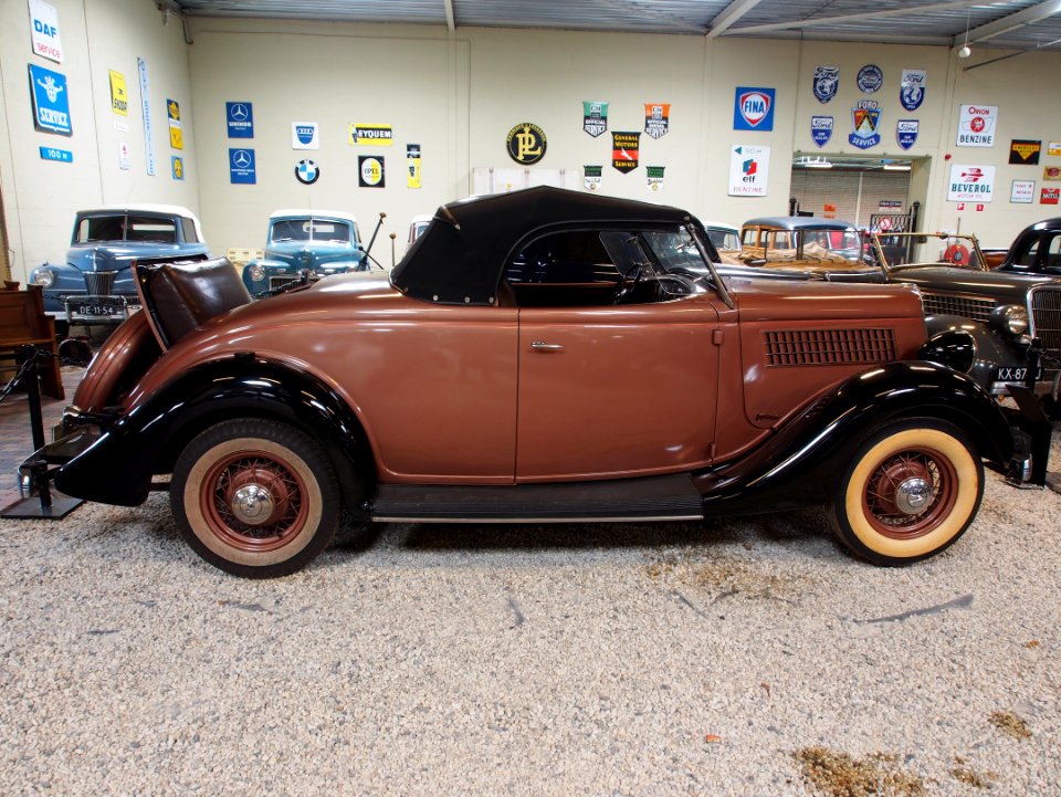 1935_Ford_710_Roadster_pic15