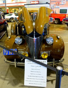 1939_Chevrolet_woodie_station_wagon_-_Automobile_Driving_Museum_-_El_Segundo,_CA_-_DSC01660