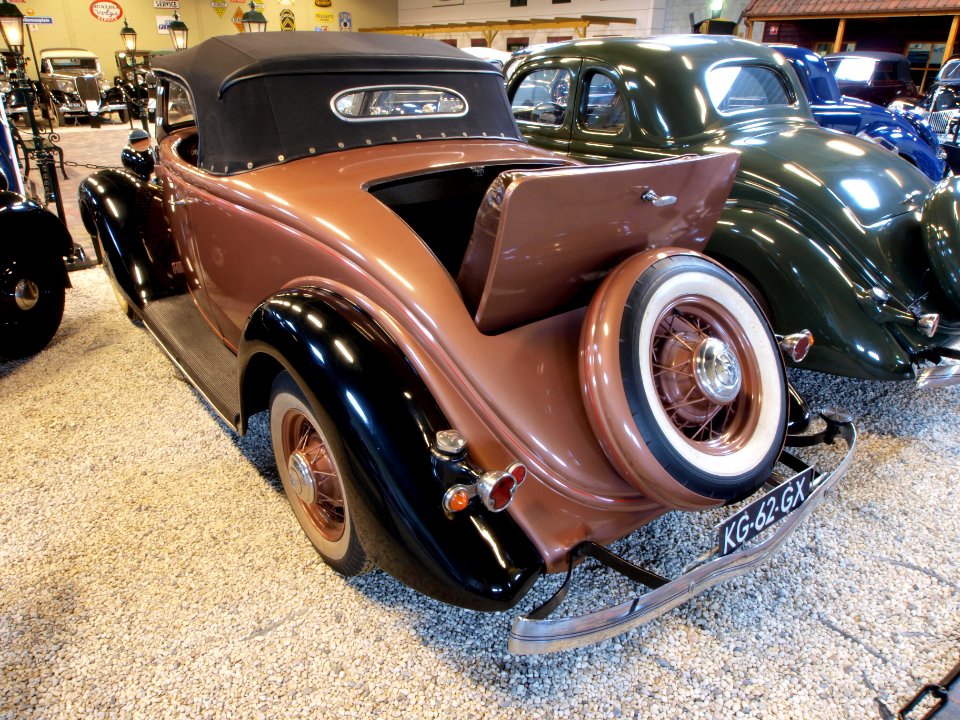 1935_Ford_710_Roadster_pic3