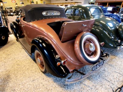 1935_Ford_710_Roadster_pic3