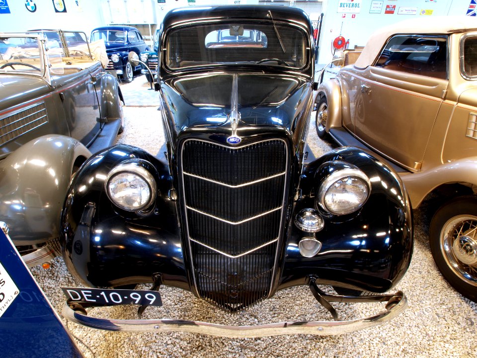 1935_Ford_770_pic3