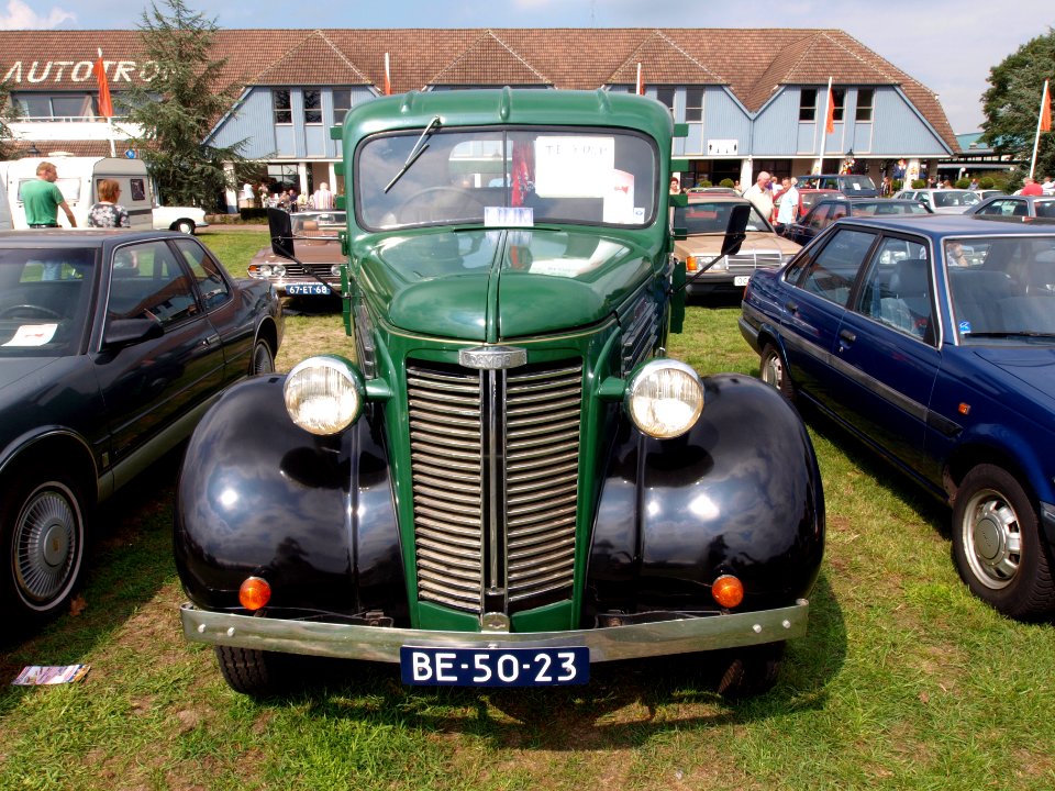 1938_Oldsmobile_Olds_CAB,_Dutch_licence_registration_BE-50-23_pic2