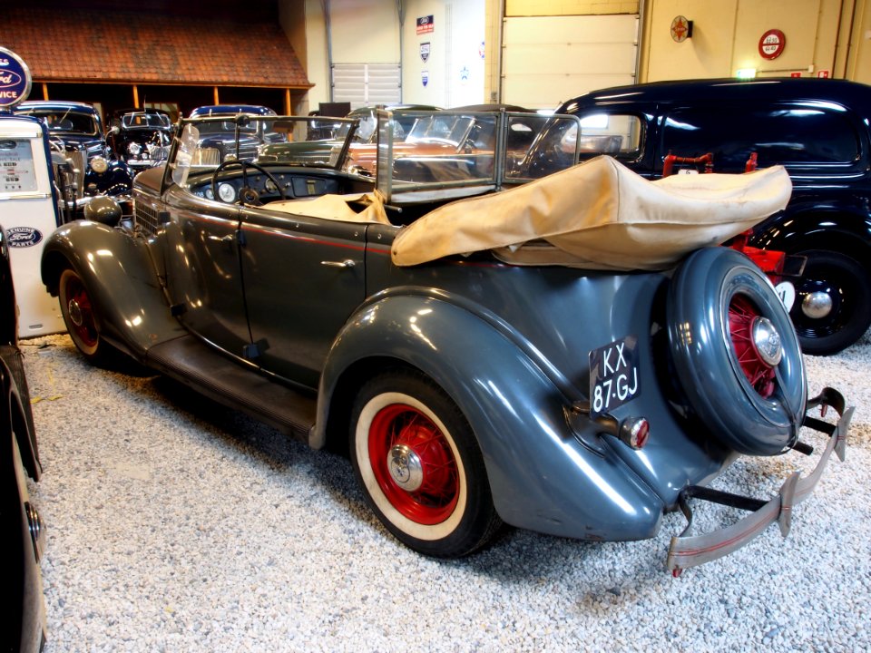 1935_Ford_750_Phaeton_pic1