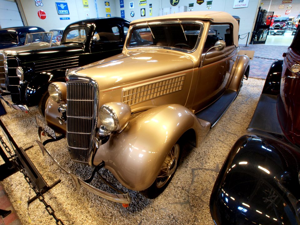 1935_Ford_760_Cabriolet_pic3