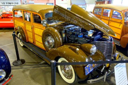 1939_Chevrolet_woodie_station_wagon_-_Automobile_Driving_Museum_-_El_Segundo,_CA_-_DSC01656