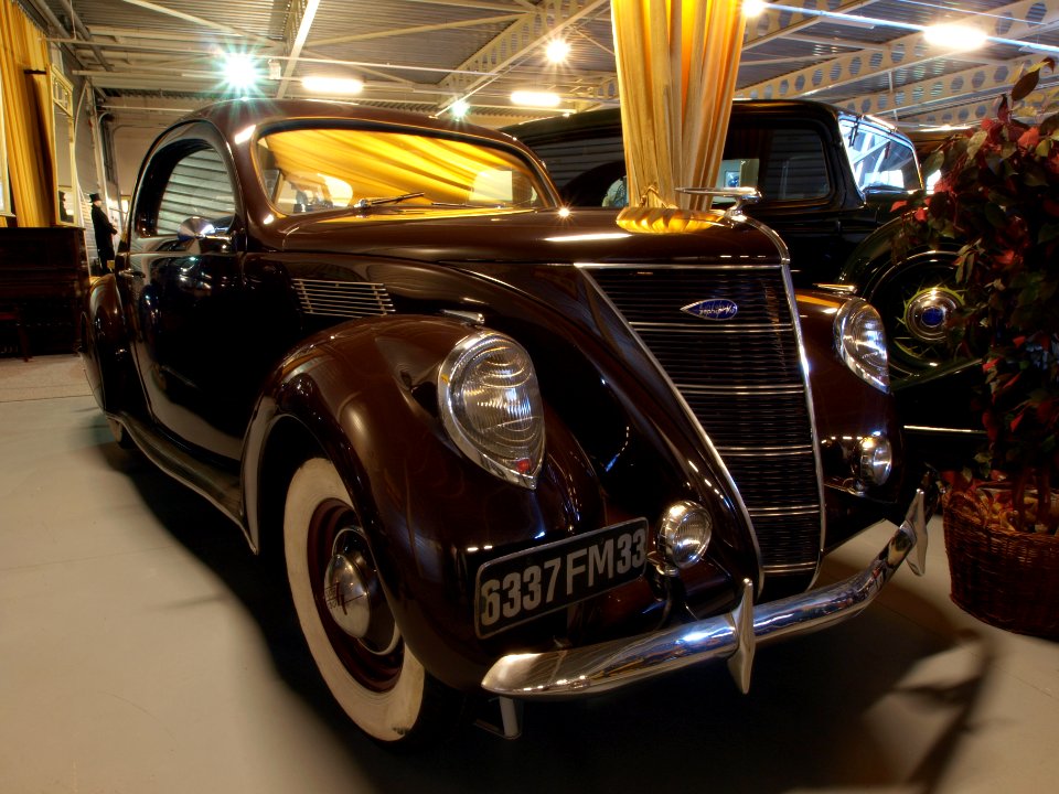 1937_Lincoln_720_Zephyr_Coupé_pic3