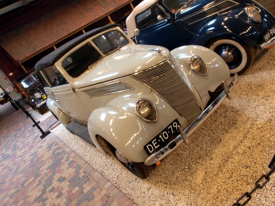 1937_Ford_760_B_pic5