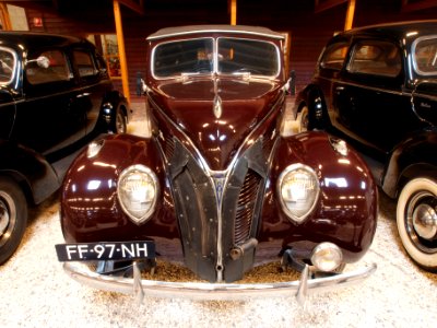 1938_Ford_740_Club_Cabriolet_pic2