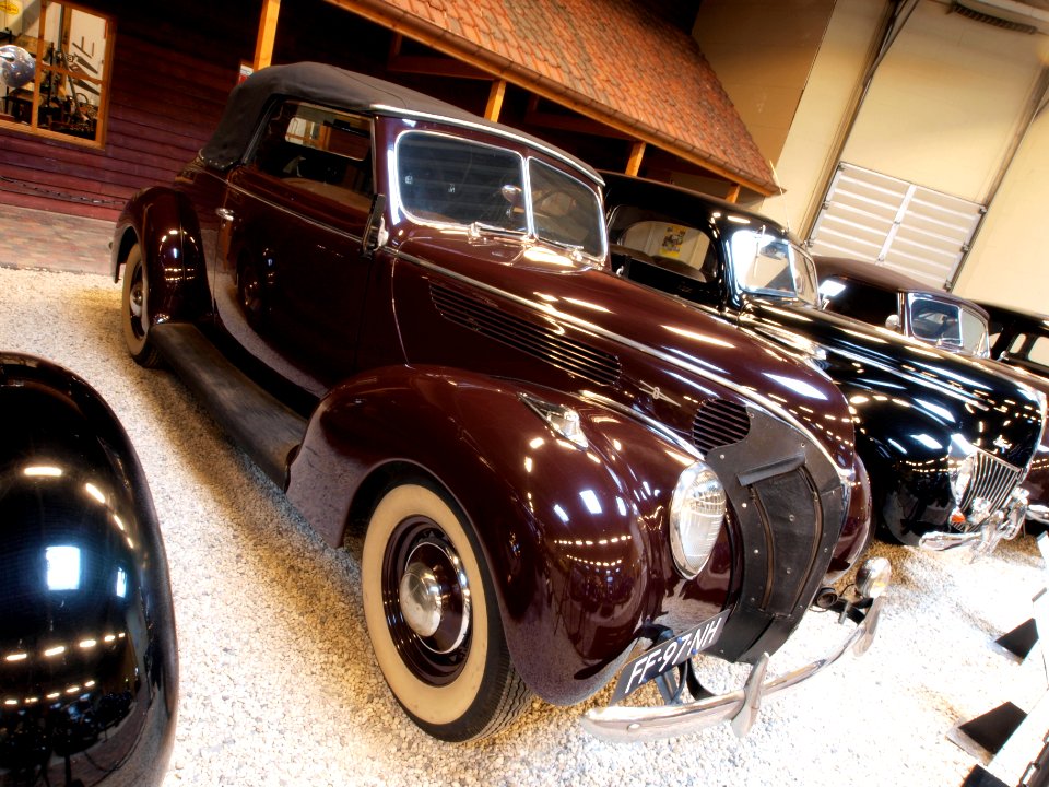 1938_Ford_740_Club_Cabriolet_pic4