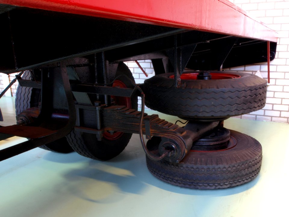 1934_Ford_46-810_with_1951_DAF_trailer_pic3
