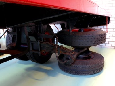 1934_Ford_46-810_with_1951_DAF_trailer_pic3