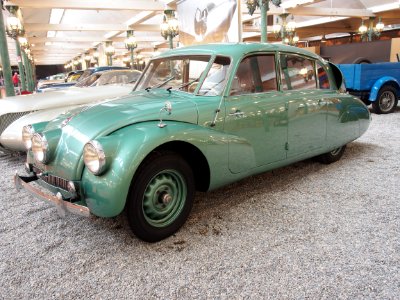 1937_Tatra_87,_8_cylinder,_75hp,_2960cm3,_150kmh,_photo_1