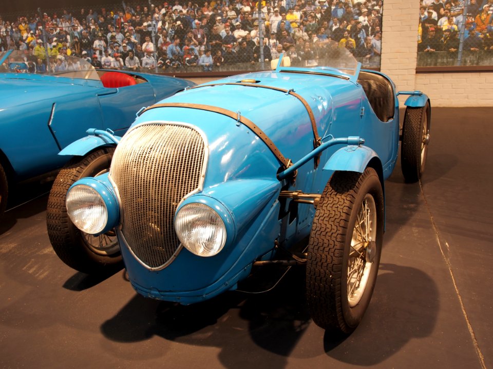 1937_Simca-Gordini,_4_cylinders,_570cm3,_23hp,_125kmh,_photo_3
