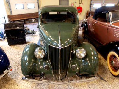 1936_Ford_68_5_Window_Coupé_pic3