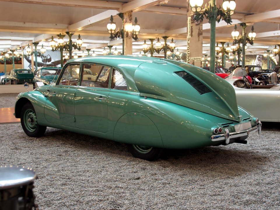 1937_Tatra_87,_8_cylinder,_75hp,_2960cm3,_150kmh,_photo_4