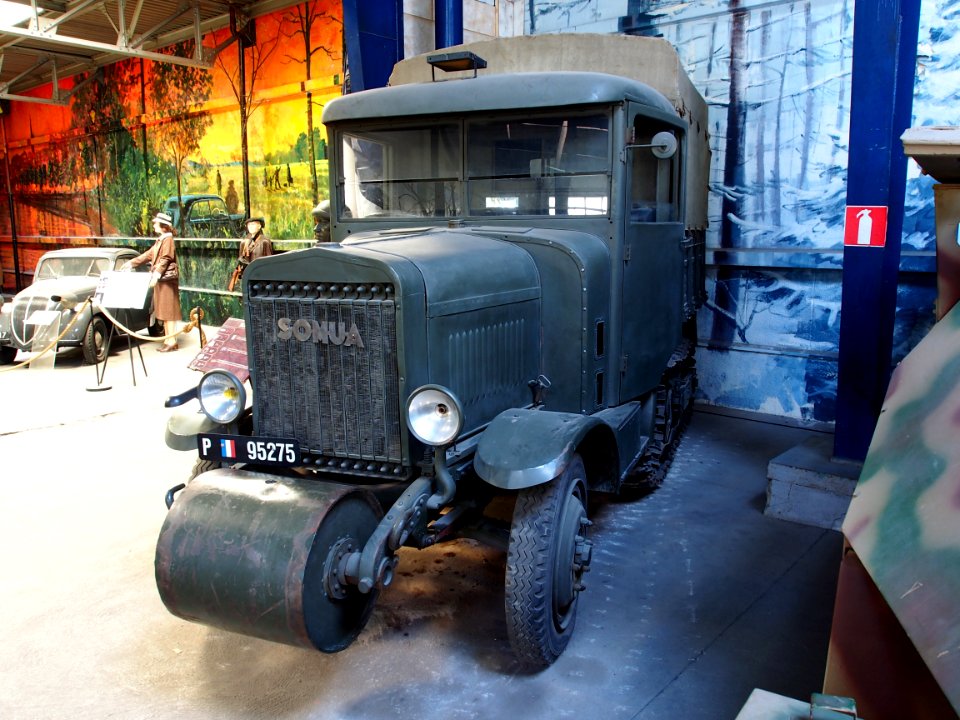 1936_SOMUA_MCG5,_in_the_Musée_des_Blindés,_France,_pic-2