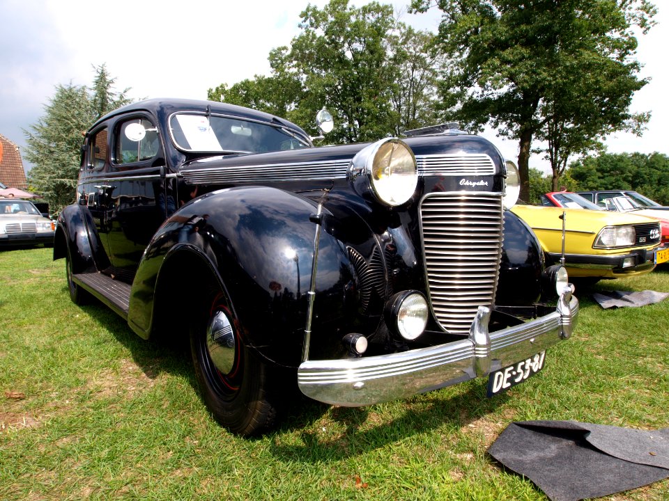 1937_Chrysler_Imperial,_Dutch_licence_registration_DE-53-87_p3
