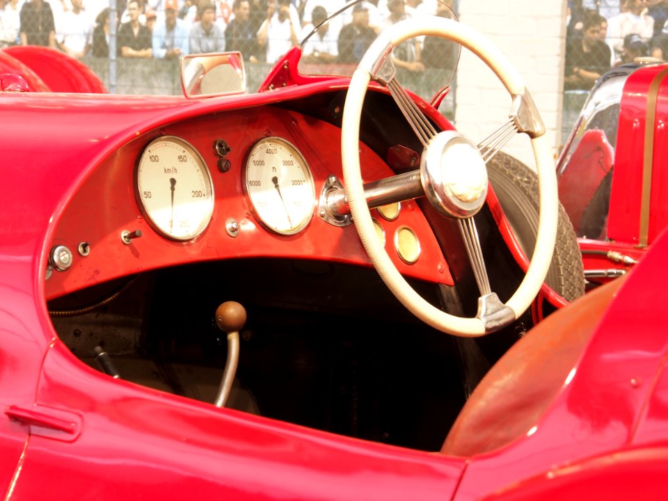 1937_Alfa_Romeo_8C_2900,_8_cylinder,_2905cm3,_200cv,_200kmh,_photo_4