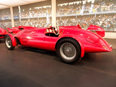 1937_Alfa_Romeo_8C_2900,_8_cylinder,_2905cm3,_200cv,_200kmh,_photo_2
