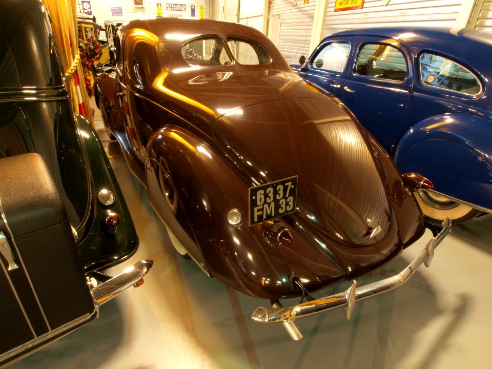 1937_Lincoln_720_Zephyr_Coupé_pic7