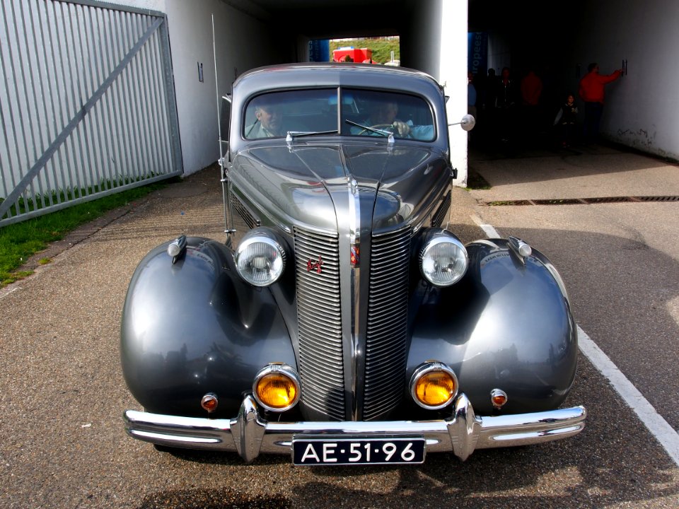 1937_Buick_Super_pic2