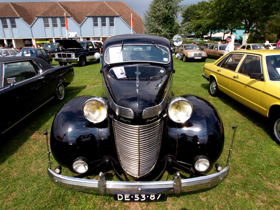 1937_Chrysler_Imperial,_Dutch_licence_registration_DE-53-87_p2