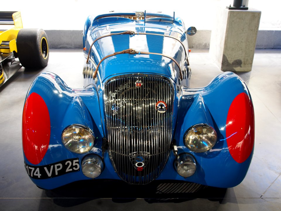 1937_Peugeot_302_Special_Sport_-_1938_Peugeot_402_Darl_Mart_photo_2