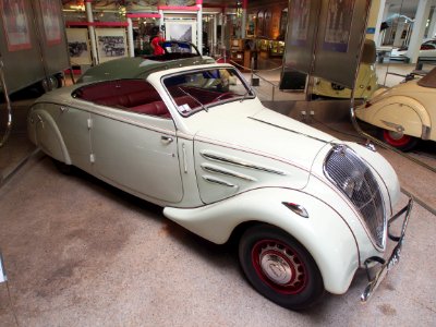 1937_Peugeot_402_photo_1